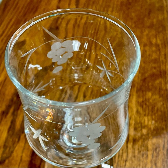 Vintage Etched Grapes Clear Glasses Footed  5 5/8” Tall Elegant Barware Bar Cart - Picture 6 of 11